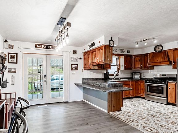 4th image of 210 Rosedale Hill Rd