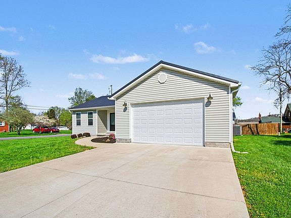 3rd image of 100 Kirby Ave