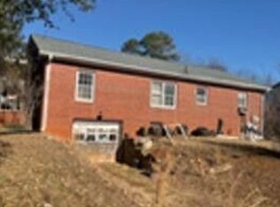 449 W Main St, East Bend, NC 27018