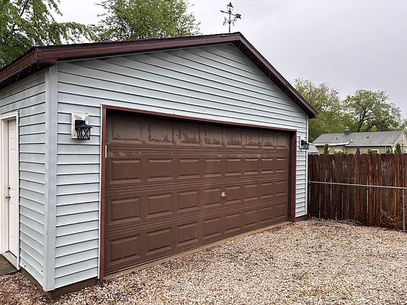 2nd image of 1081 Eastview Dr