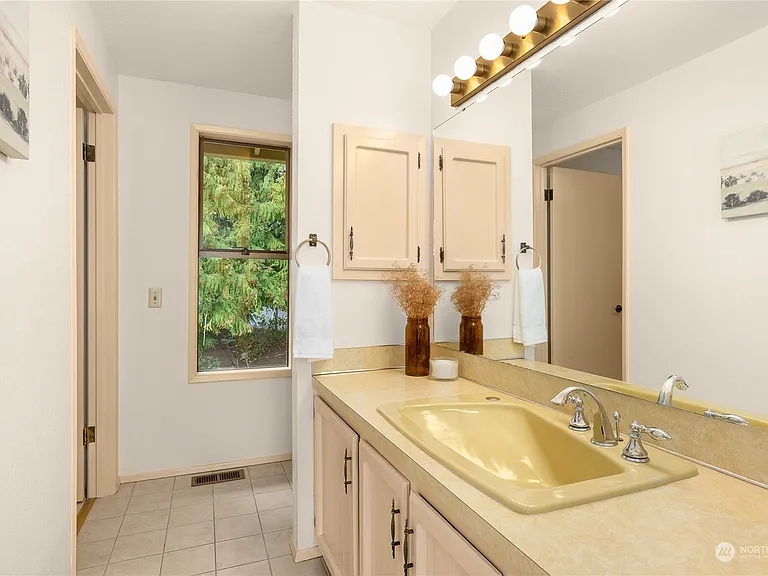 3909 NE 157th Pl — Photo 8