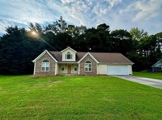 6060 Fieldwood Ln, Loganville, GA 30052