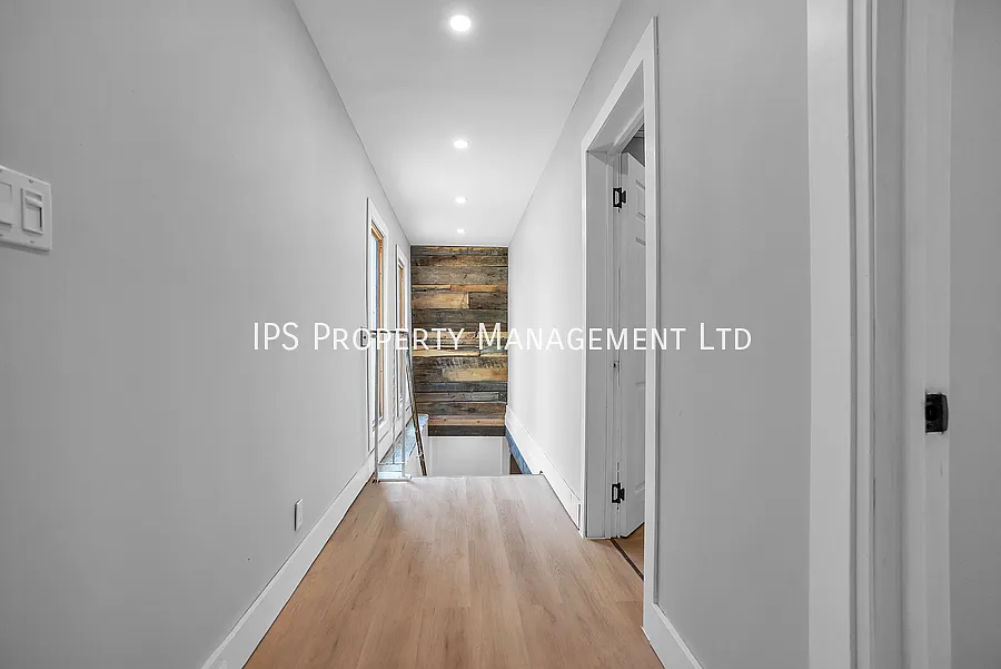 2 Bed + Den | 1 Bath All inclusive — Photo 2