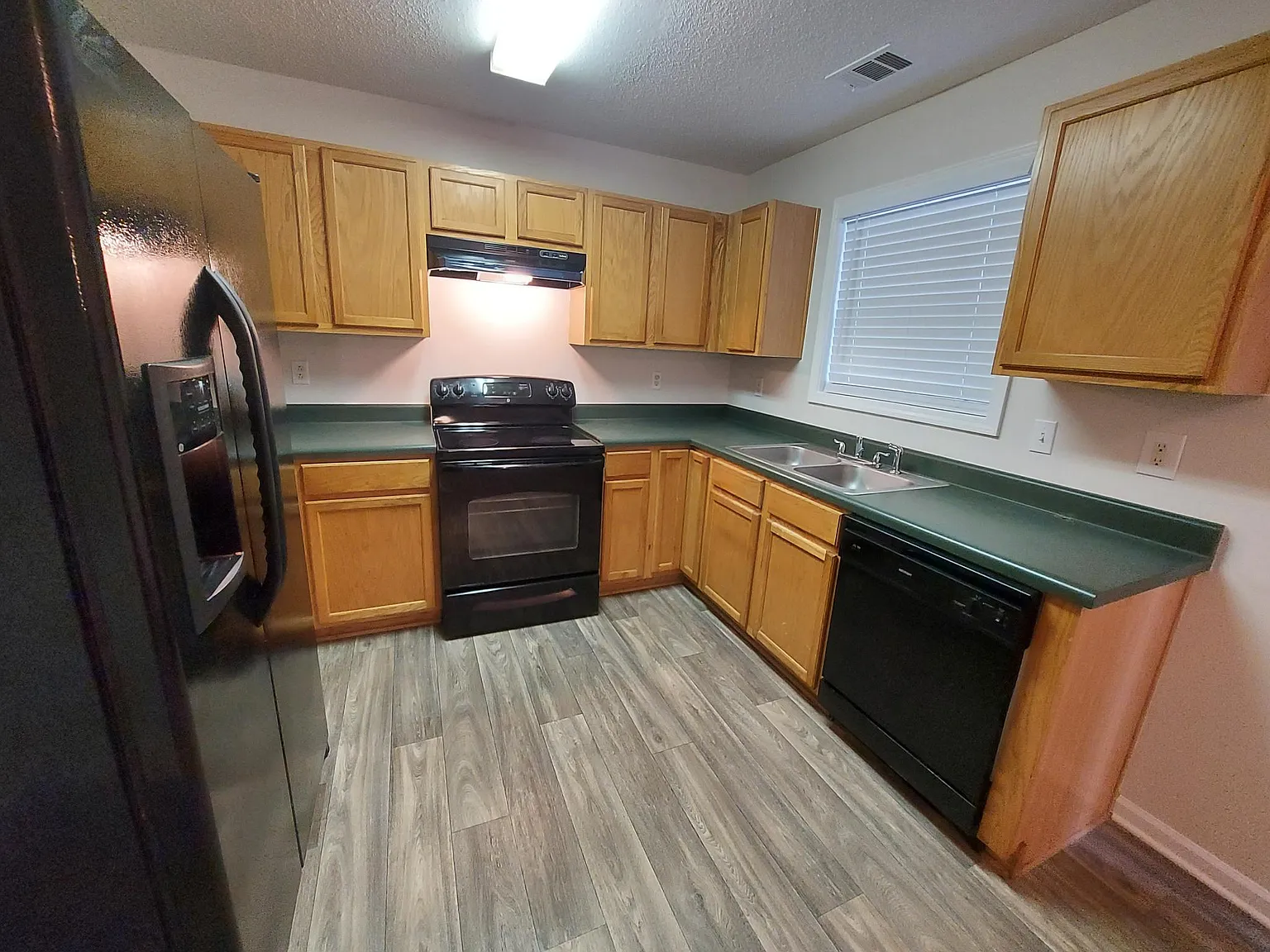 3 bed, 2.5 bath, 1500 sqft, $1,895 — Photo 4