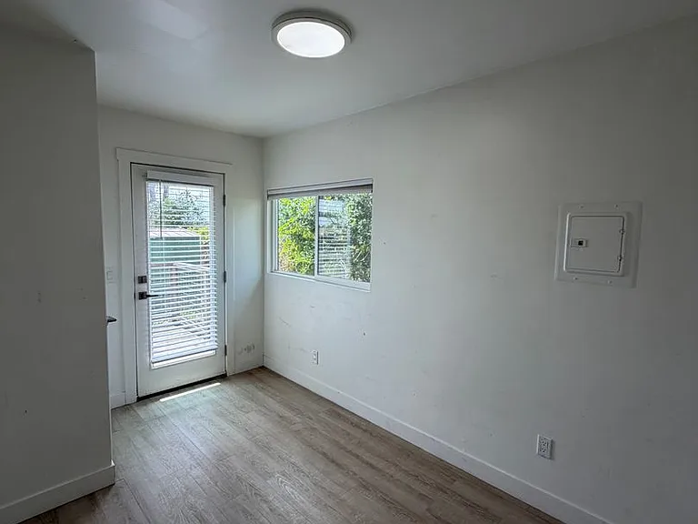 4253 Carpinteria Ave #B — Photo 12