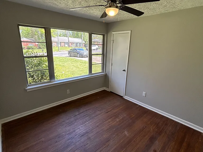 1388 Adrian Ln — Photo 6