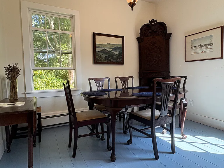 528 Third Beach Rd — Photo 5