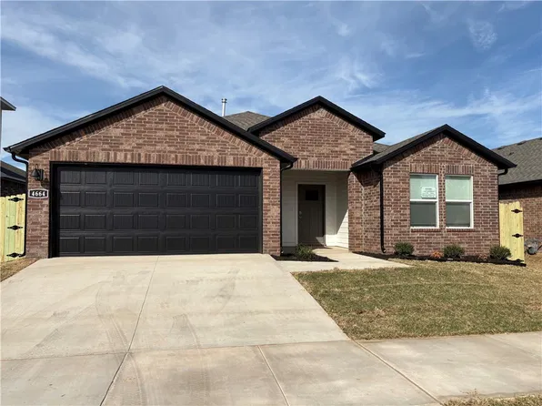 4664 W Buckaroo St, Fayetteville, AR 72704