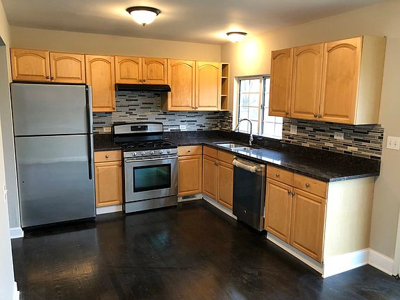 3rd image of 1795 College Green Dr