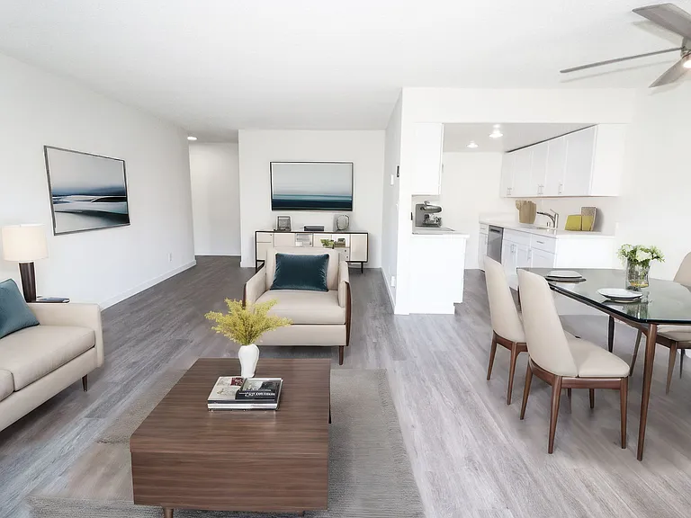 Encino Plaza Apartments — Photo 7