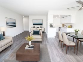 Encino Plaza Apartments