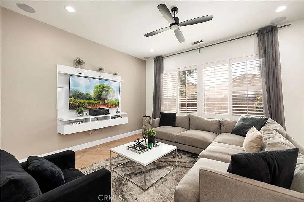 3 bed, 1466 sqft, $3,200 — Photo 3