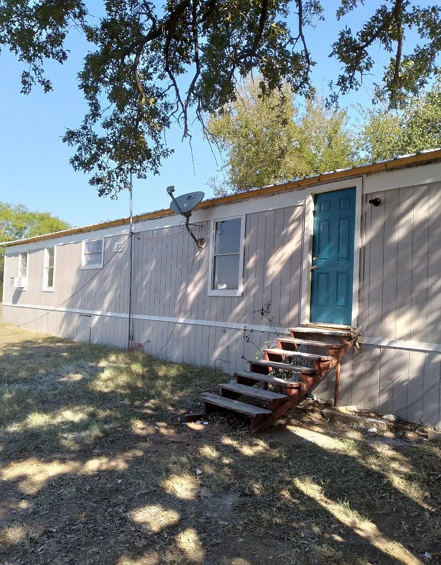 3 bed, 1216 sqft, $1,300 — Photo 1