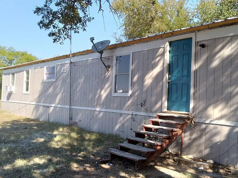 425 Young Rd — Photo 1