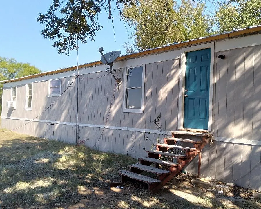 425 Young Rd
