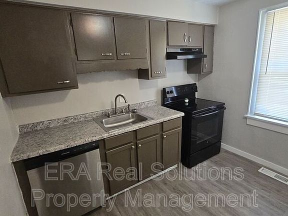 5th image of 554 S Oakley Ave