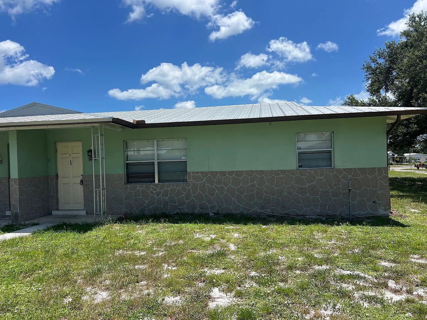 2/1 Duplex — Photo 1