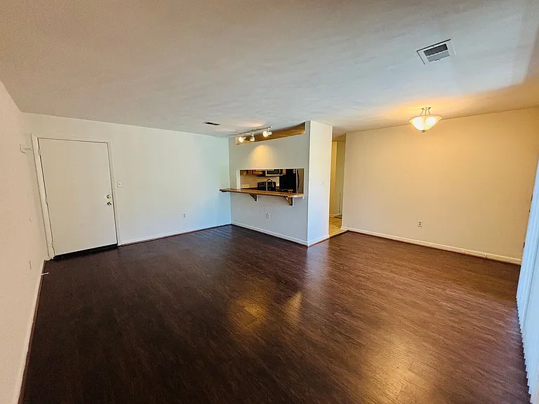 1210B University Ter — Photo 3