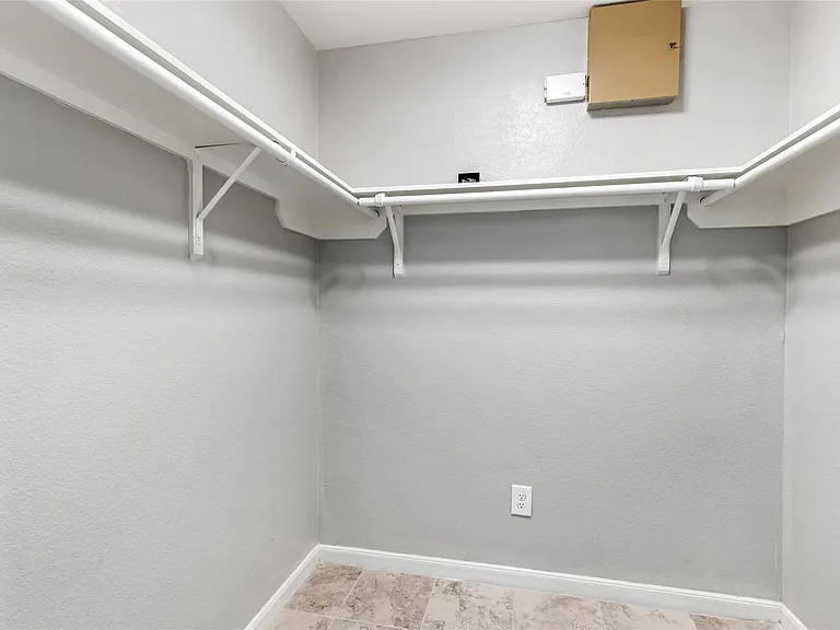 20805 Langworth Pl — Photo 31
