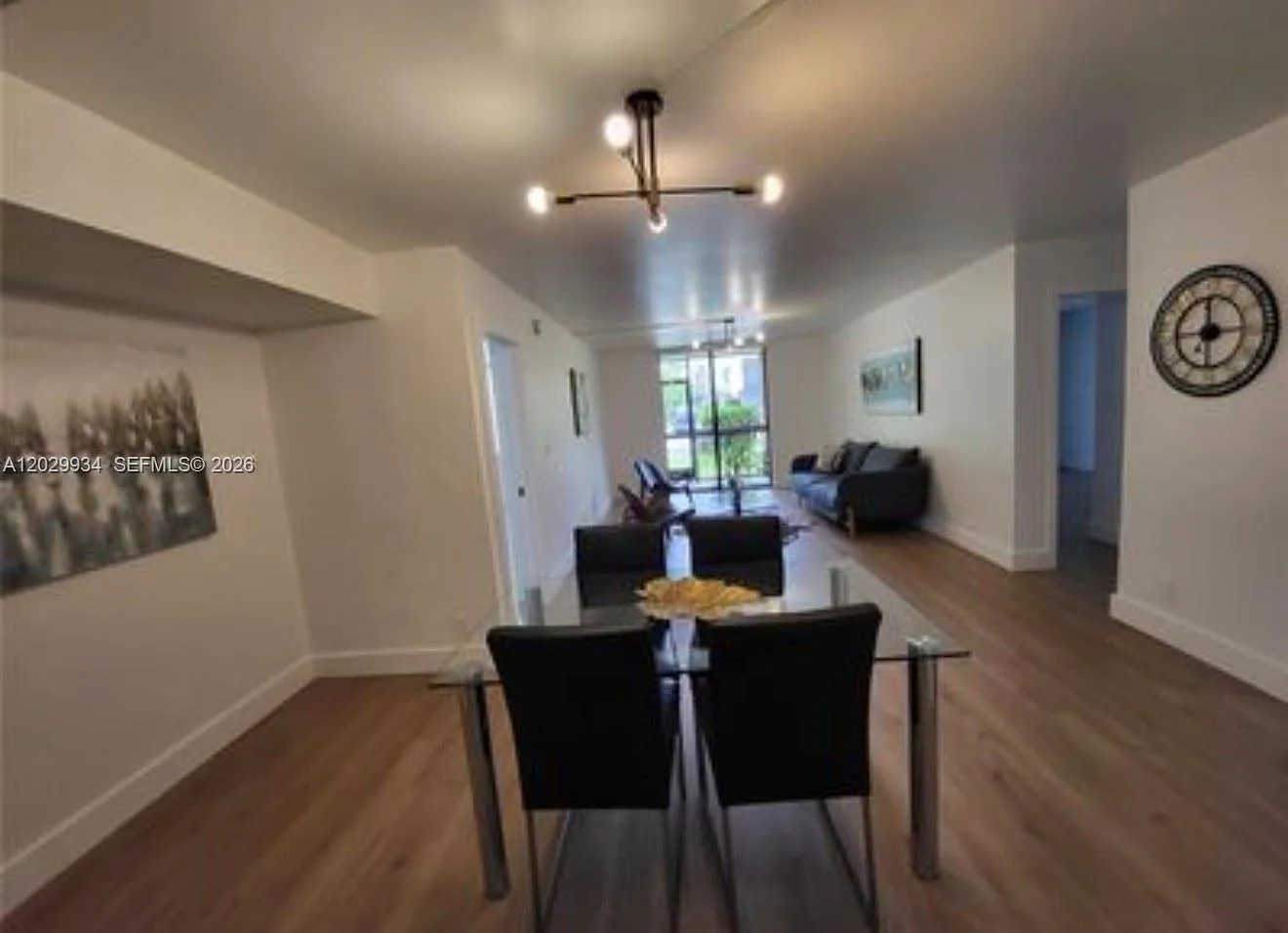 Vista Gardens I Condo — Photo 2