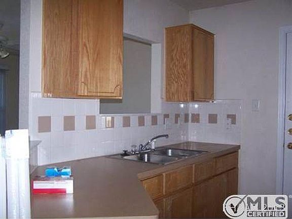 4th image of 320 N 10th St
