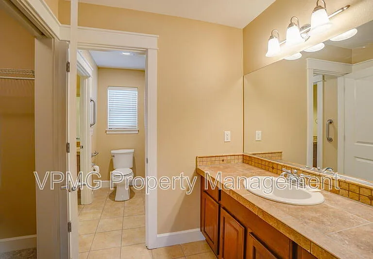 1403 SE 194th Pl — Photo 35