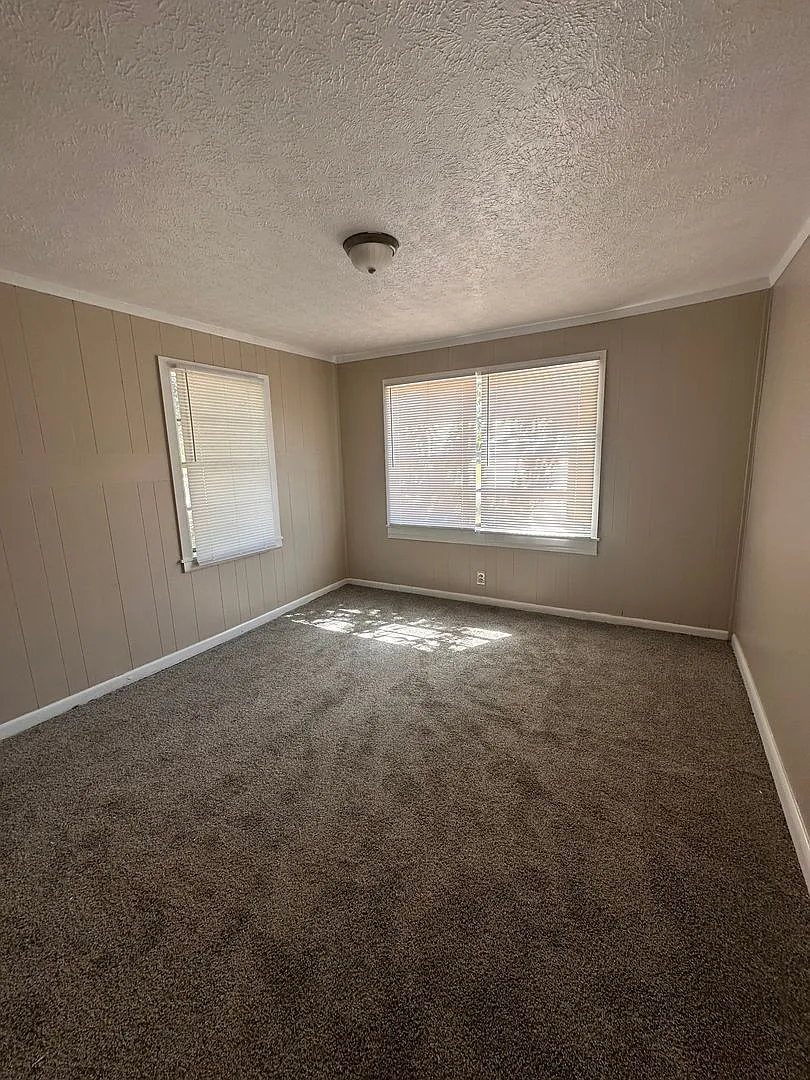 2 Bed 1 Bath House — Photo 4