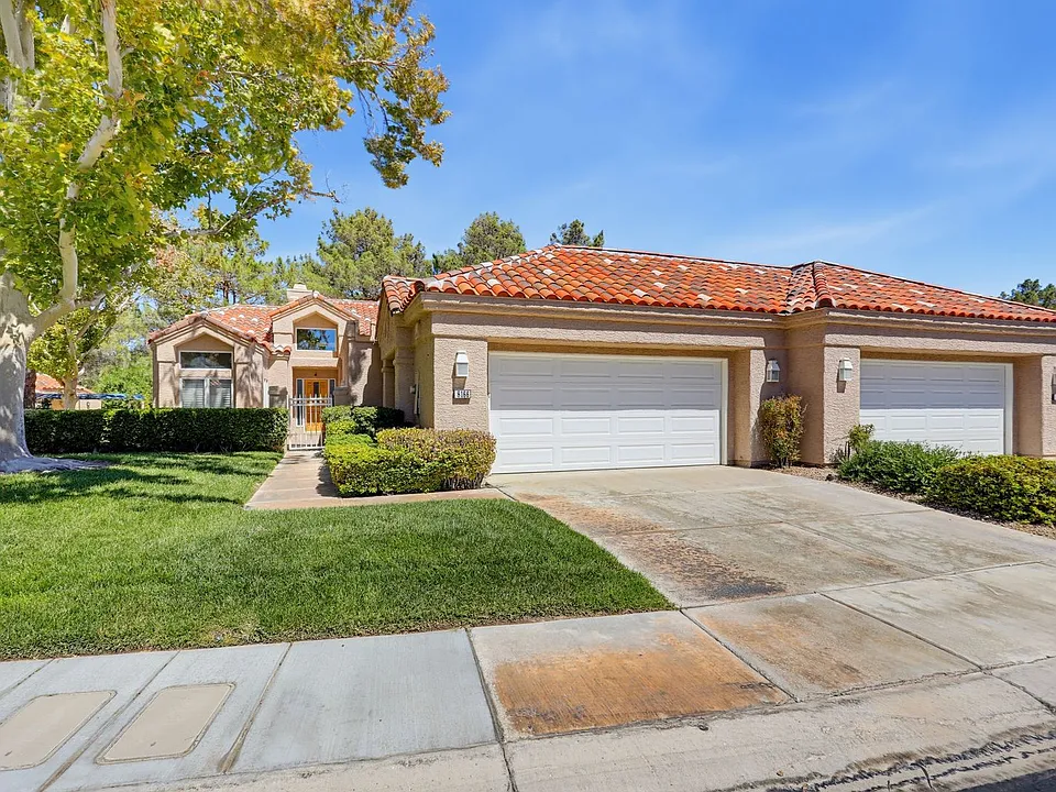 8166 Round Hills Cir