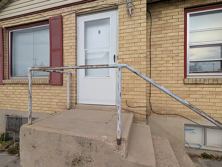 129 N 100 E #B — Photo 2