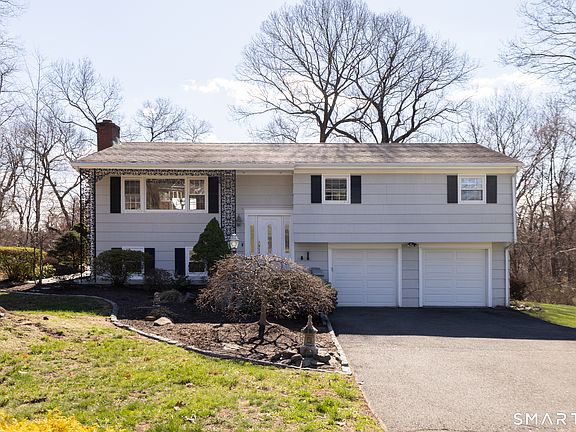 2nd image of 100 Oakridge Road