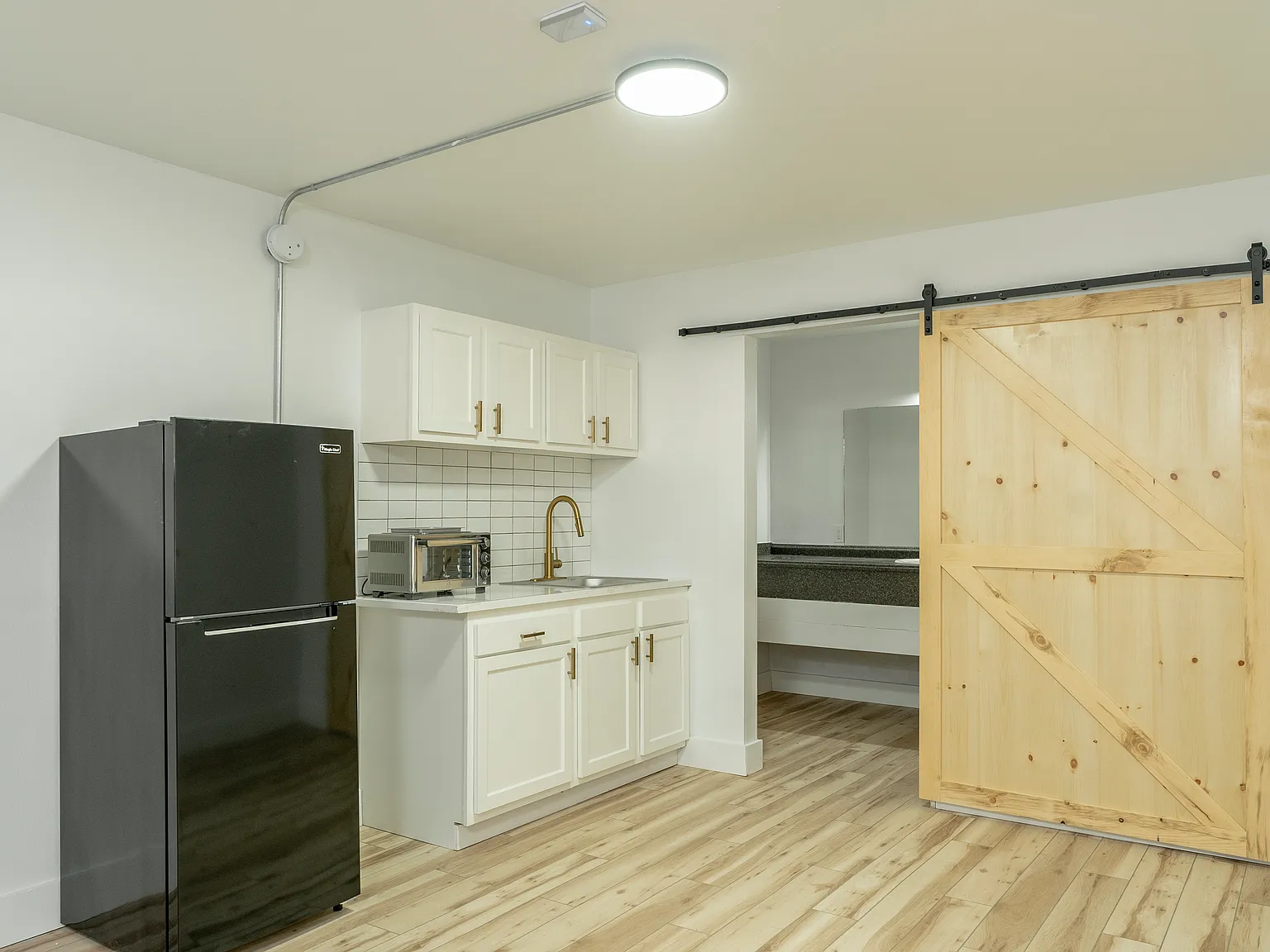 Studio, 300 sqft, $775 — Photo 4
