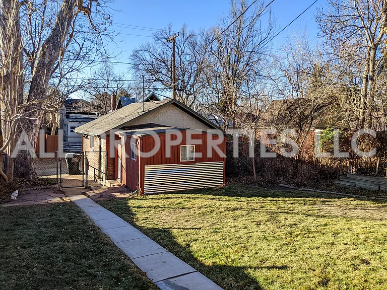 557 S Race St — Photo 43