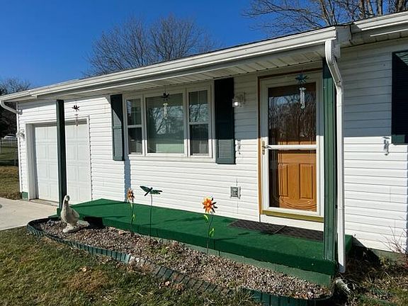 5th image of 2635 Meadow Ct NE
