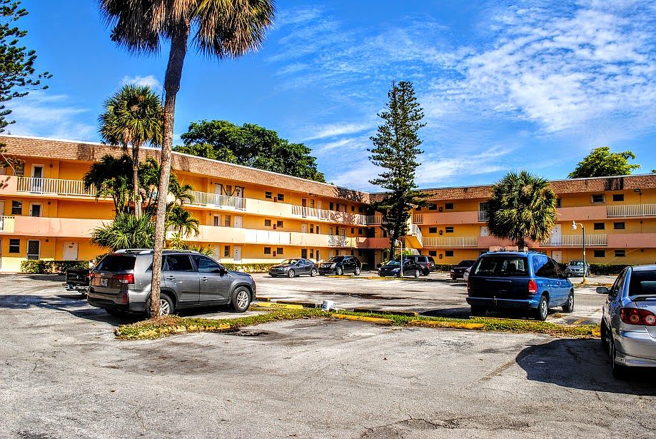 1st image of 1540 NE 191st St APT 220