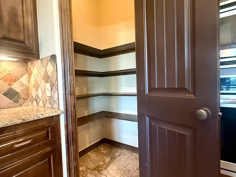 2114 Savona Ln — Photo 19