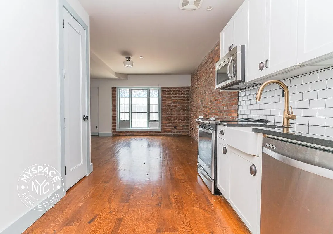 31 Brooklyn Avenue — Photo 1