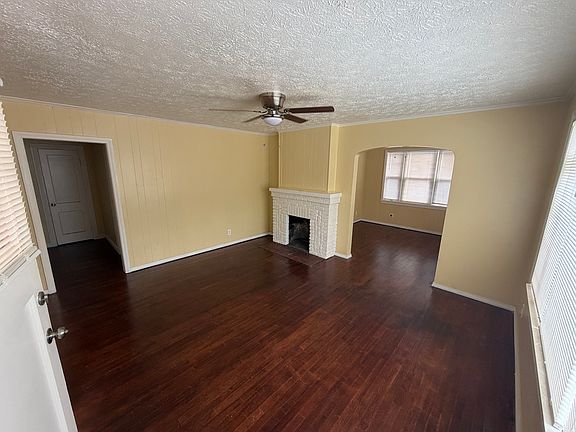 3rd image of 393 E 44th St