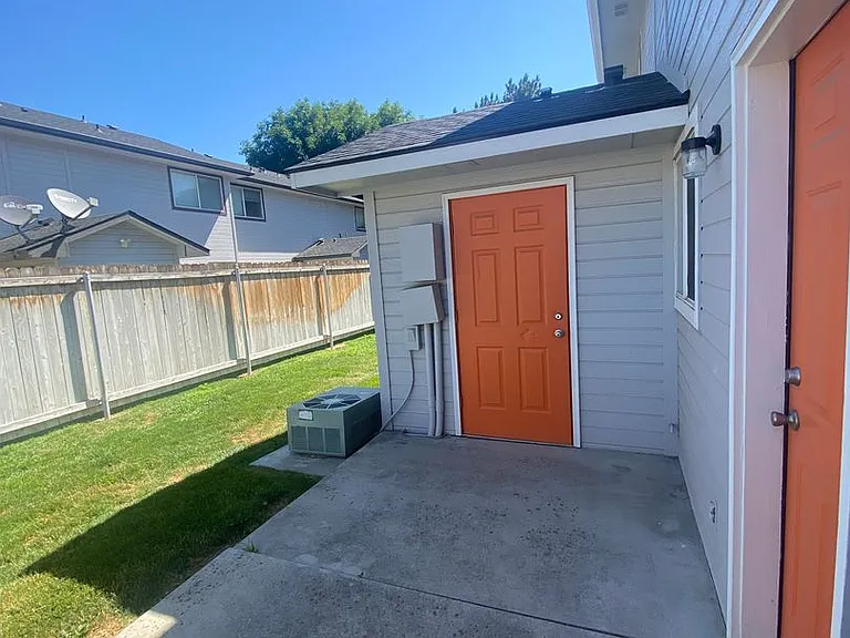 1207 S Ivy St — Photo 18