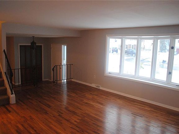 4th image of 5423 Loretta Ln