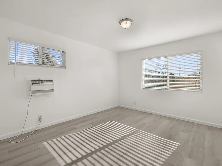 4208 Canby Way — Photo 8