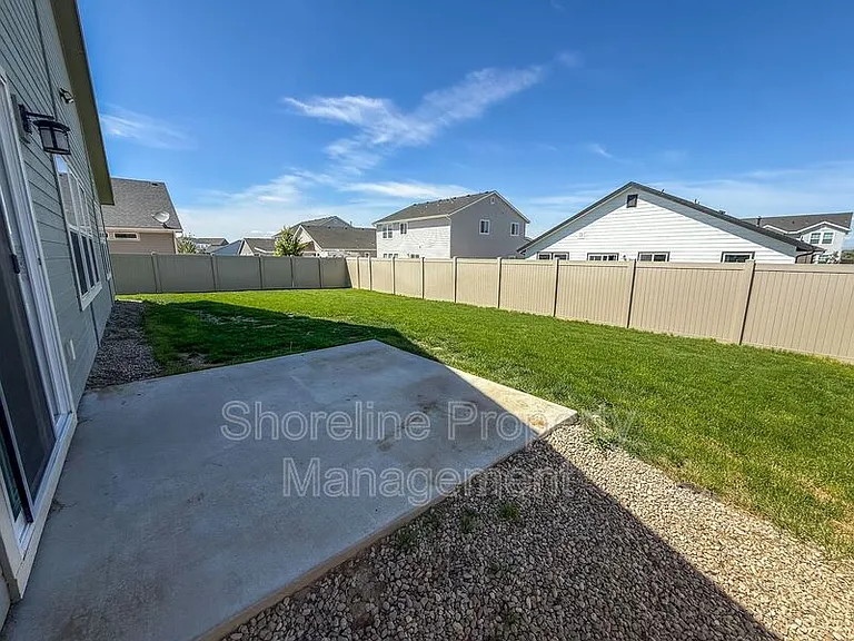 19304 Geneva Way — Photo 38