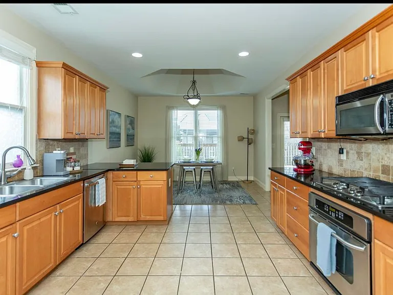 2107 Southbridge Ct — Photo 3