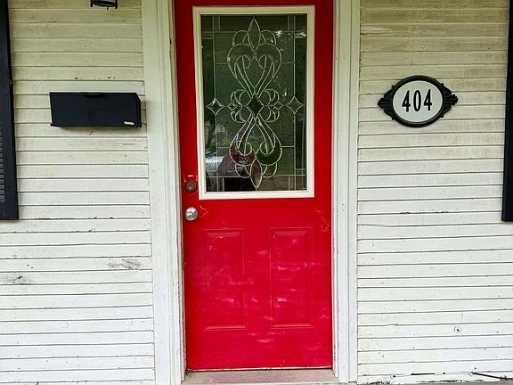 4th image of 404 S Railroad St