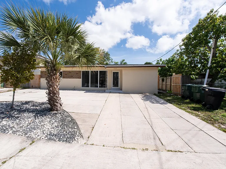 2160 SW 16th Ct — Photo 2