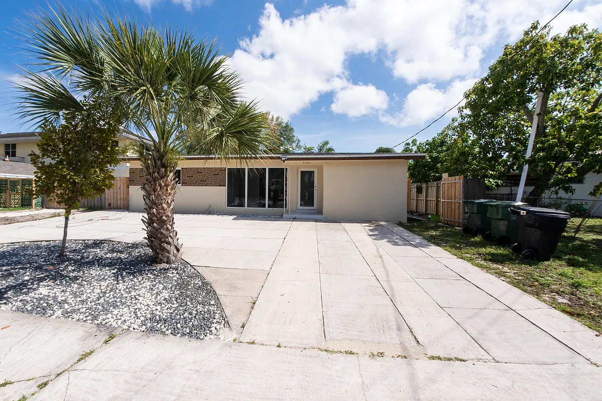 Building Photo - 2160 SW 16th Ct