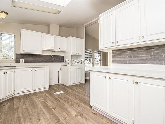 4th image of 613 Diamond Dr