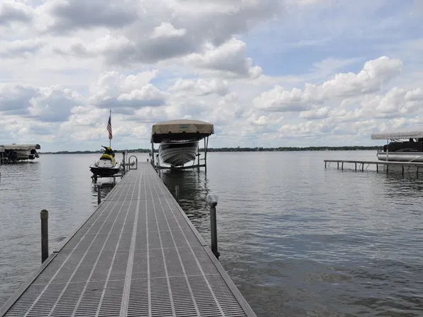 1413 S Lakeview Dr, Clear Lake, IA 50428