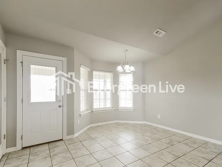 1111 Division St — Photo 5