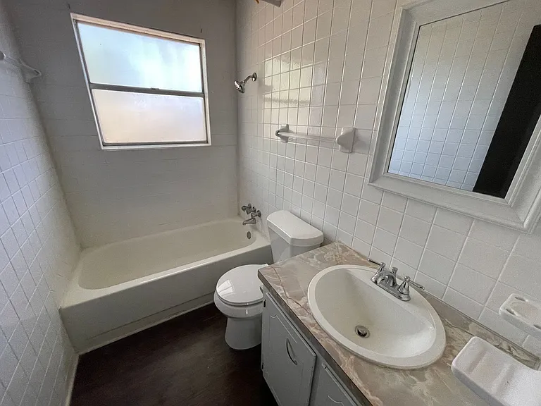 425 W Ave C — Photo 11