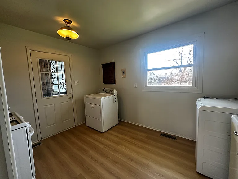 1249 Helmen Dr — Photo 5